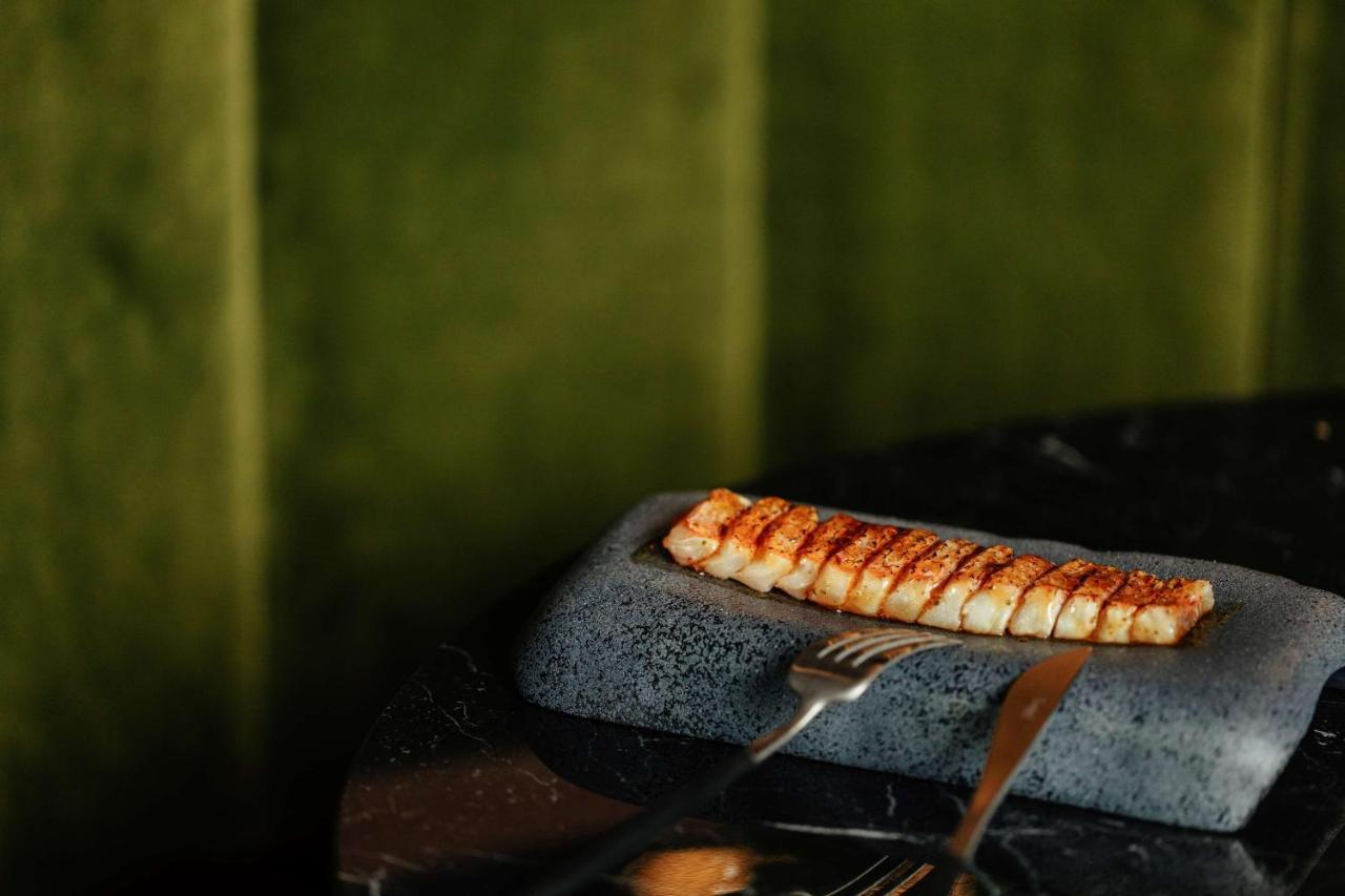 Radisson Collection Hotel, Magdalena Plaza Sevilla Экстерьер фото Grilled unagi