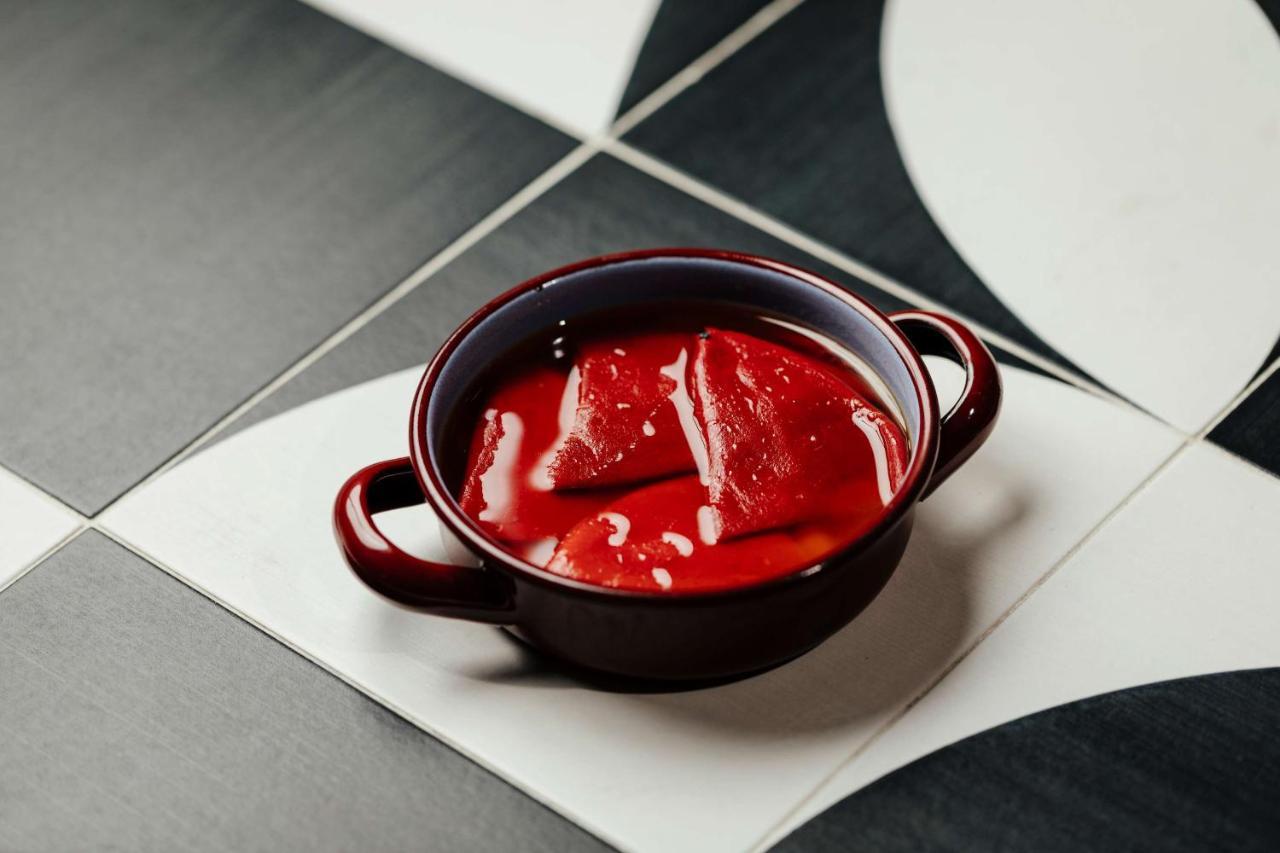 Radisson Collection Hotel, Magdalena Plaza Sevilla Экстерьер фото A bowl of borscht