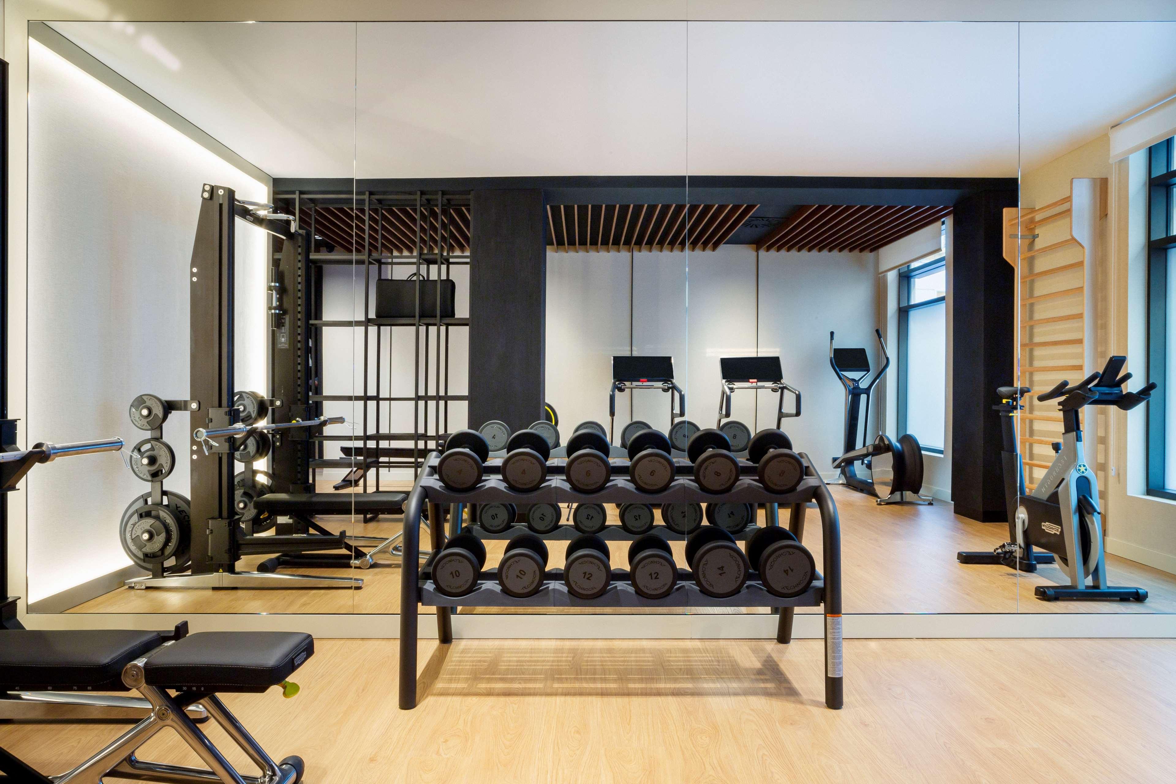 Radisson Collection Hotel, Magdalena Plaza Sevilla Экстерьер фото The gym at the hotel